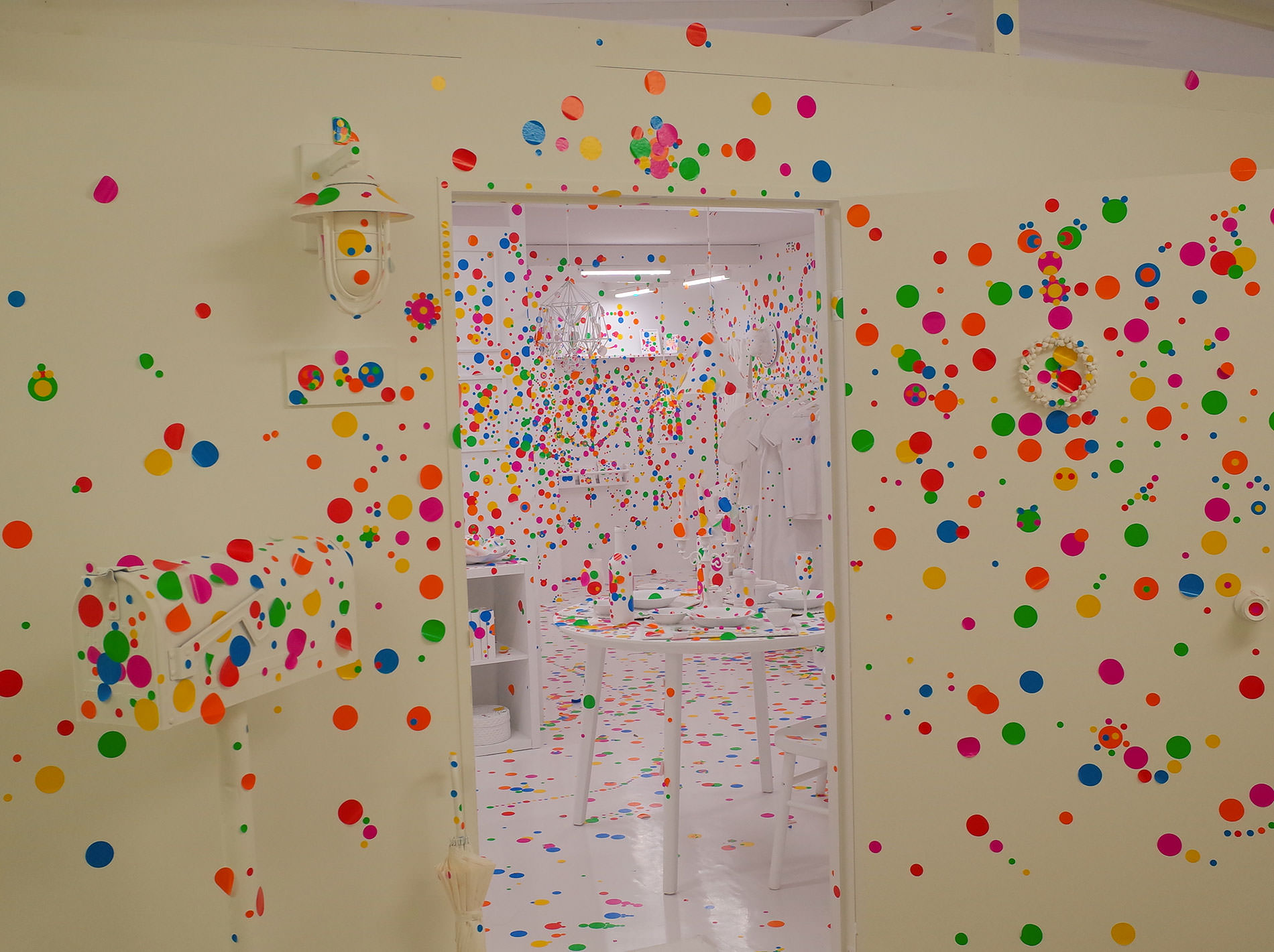草間彌生 オブリタレーションルーム | パビリオン・トウキョウ2021 / The Obliteration room Tokyo 2021