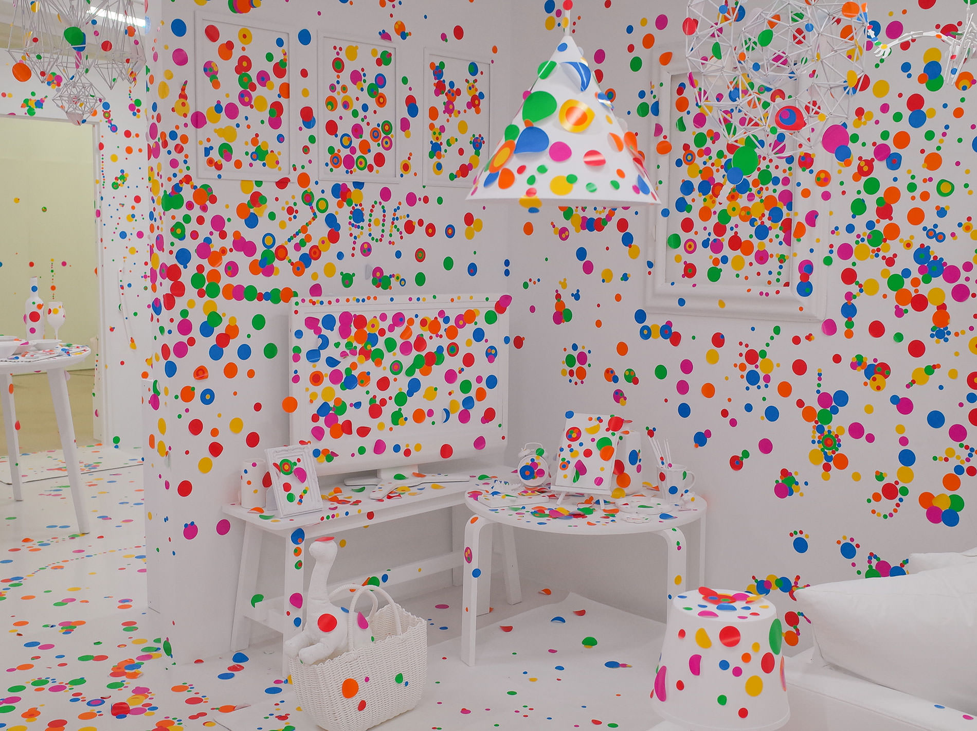 草間彌生 オブリタレーションルーム | パビリオン・トウキョウ2021 / The Obliteration room Tokyo 2021