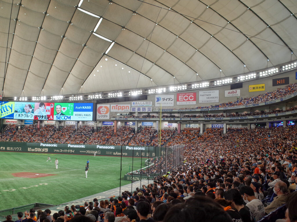 東京ドームで野球観戦とグランド開放 / Watch a baseball game at the Tokyo Dome and visit the field