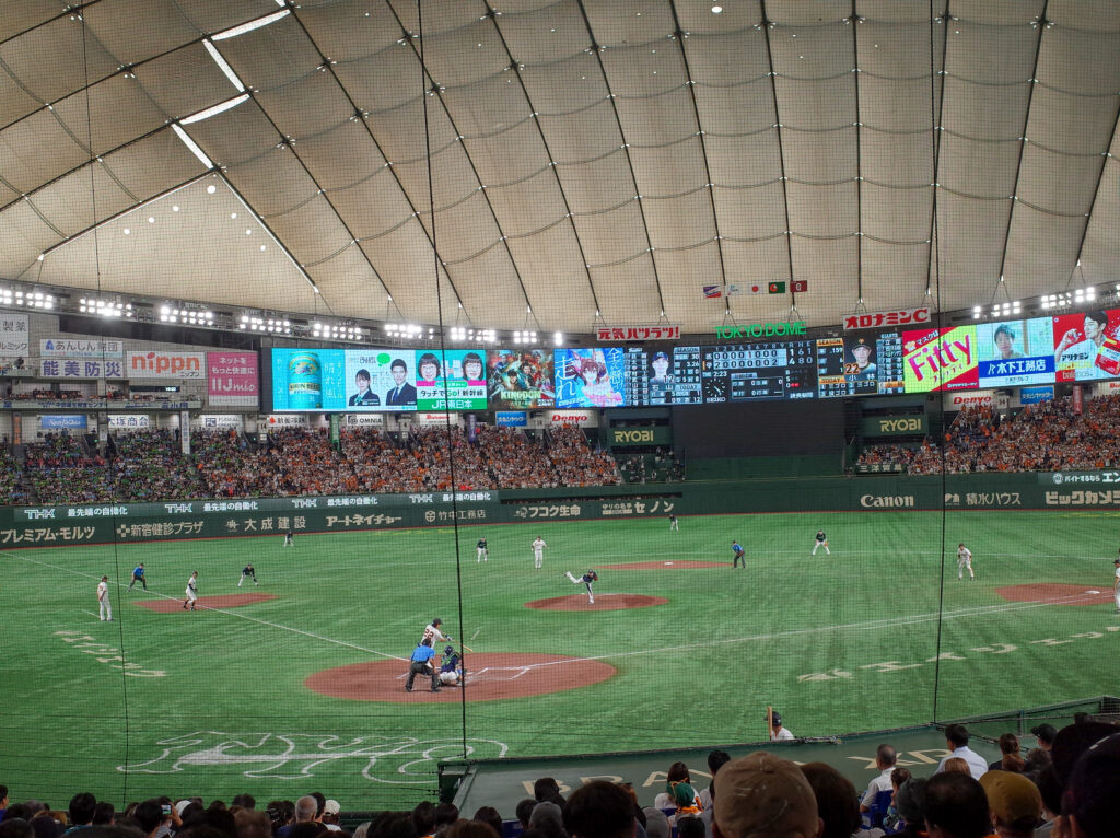 東京ドームで野球観戦とグランド開放 / Watch a baseball game at the Tokyo Dome and visit the field