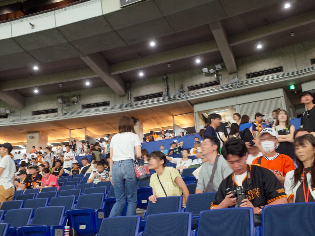 東京ドームで野球観戦とグランド開放 / Watch a baseball game at the Tokyo Dome and visit the field