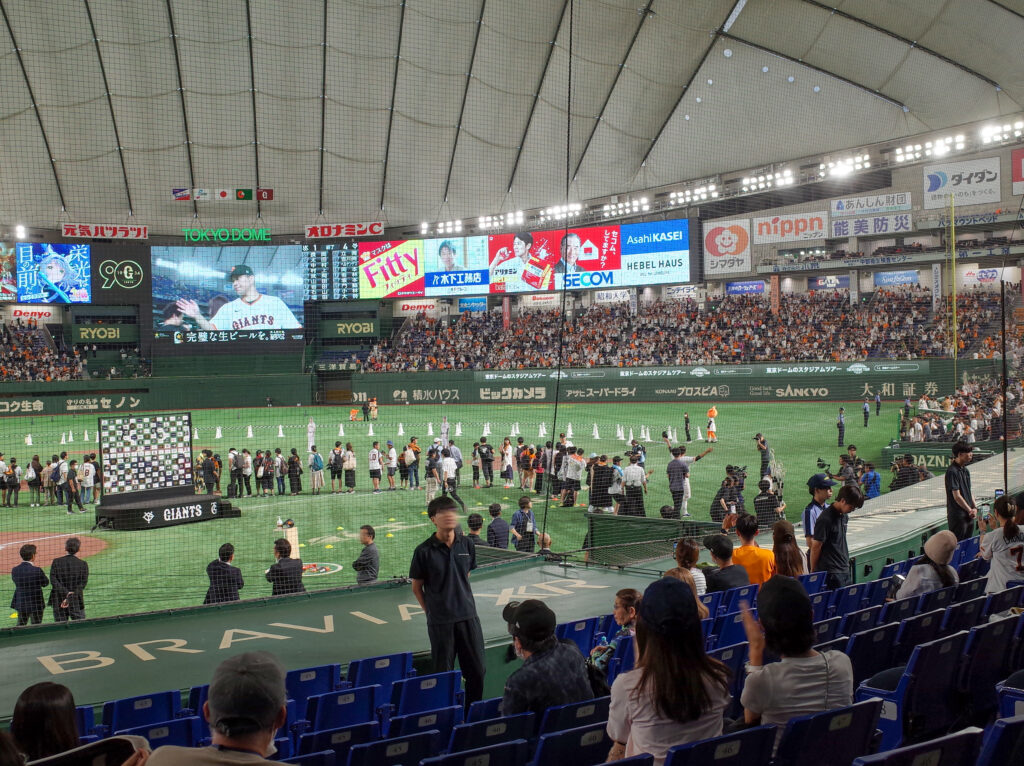 東京ドームで野球観戦とグランド開放 / Watch a baseball game at the Tokyo Dome and visit the field