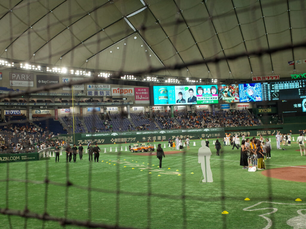 東京ドームで野球観戦とグランド開放 / Watch a baseball game at the Tokyo Dome and visit the field