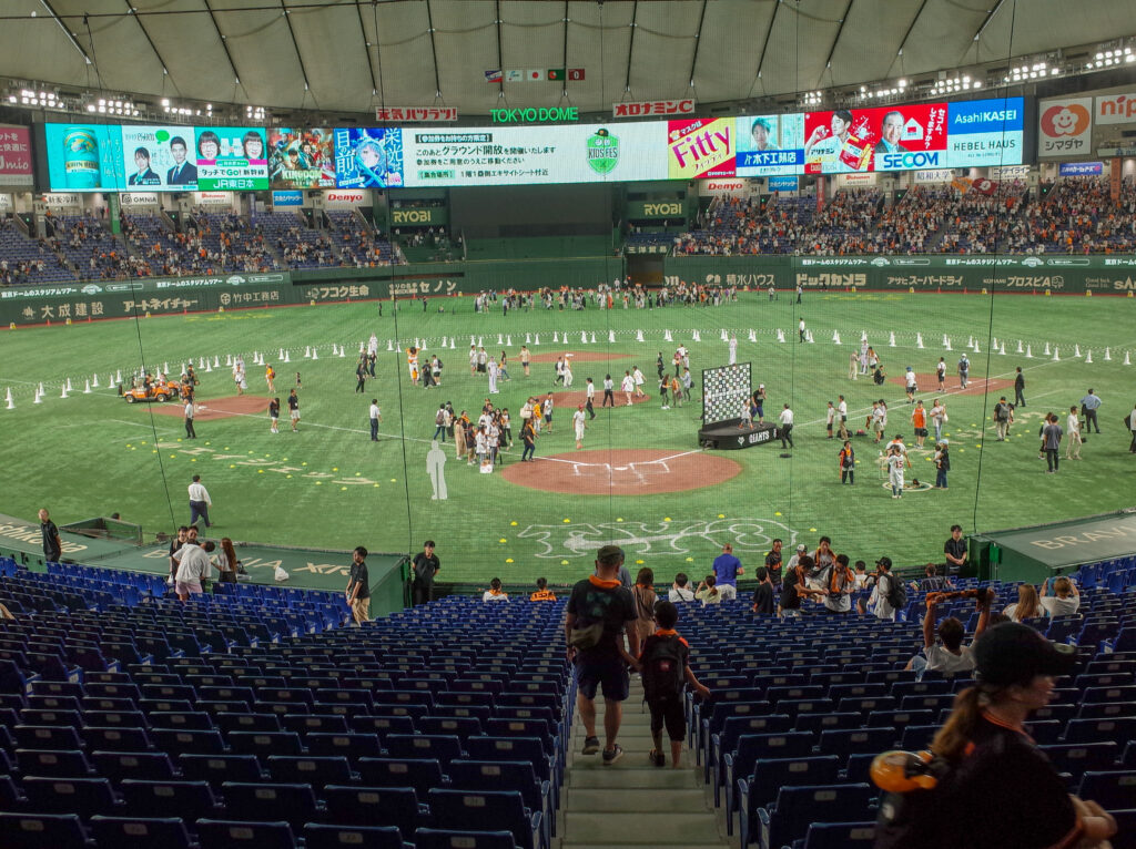 東京ドームで野球観戦とグランド開放 / Watch a baseball game at the Tokyo Dome and visit the field